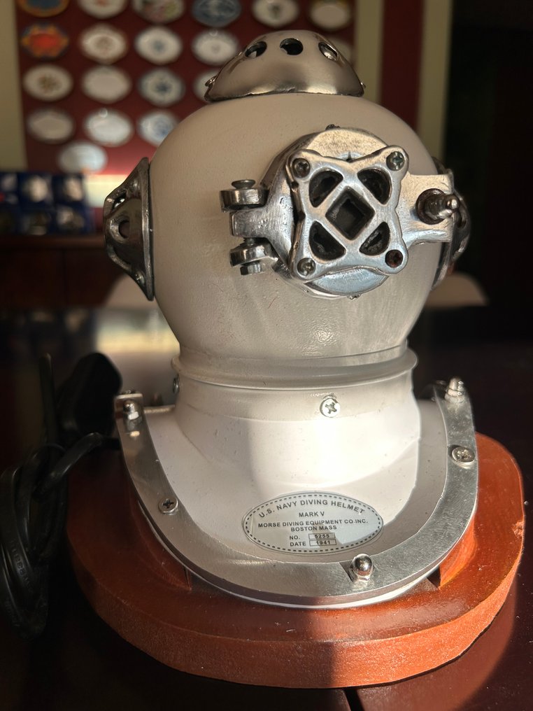潜水头盔 - UNIQUE DIVING HELMET AND LAMP - 钢, 搪瓷, 黄铜, 木 #1.0