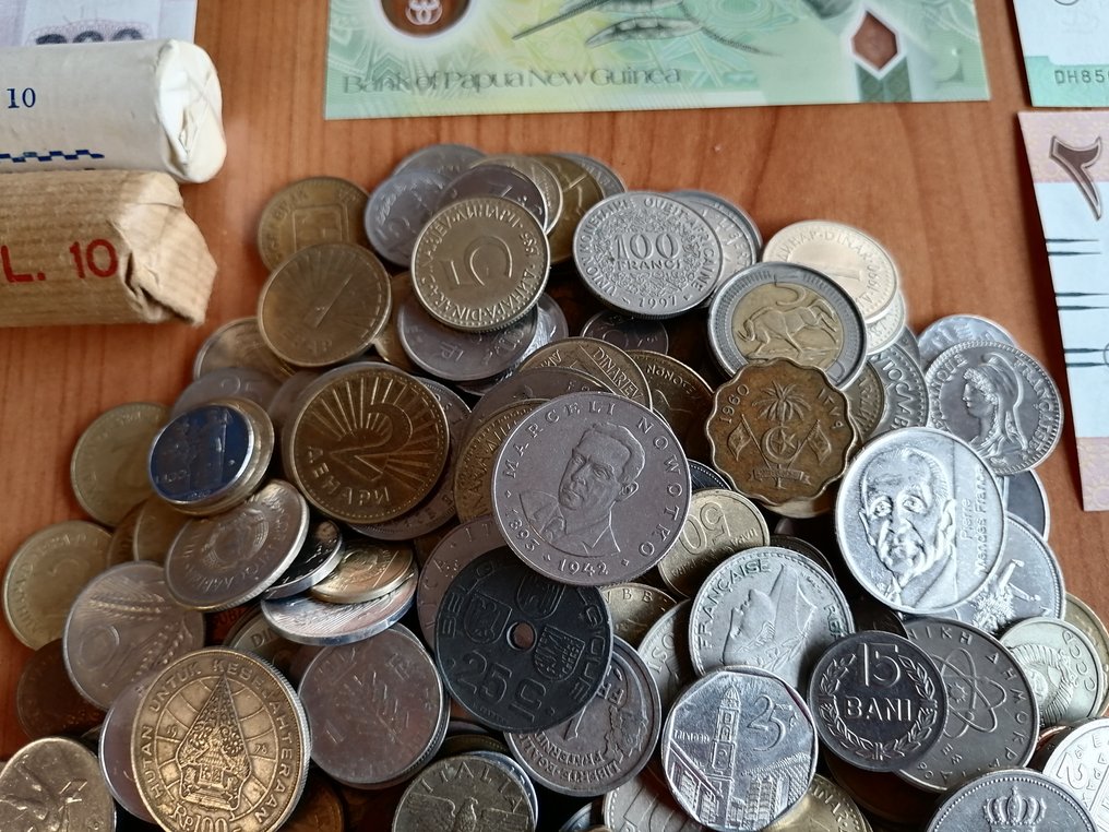 世界. Lot of Coins & Banknones..  (沒有保留價) #4.3