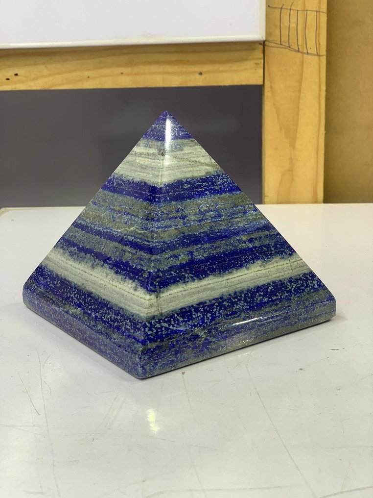 Großer polierter Lapis Lazuli Pyramide - Höhe: 14 cm - Breite: 13.5 cm- 2750 g - (1) #3.2