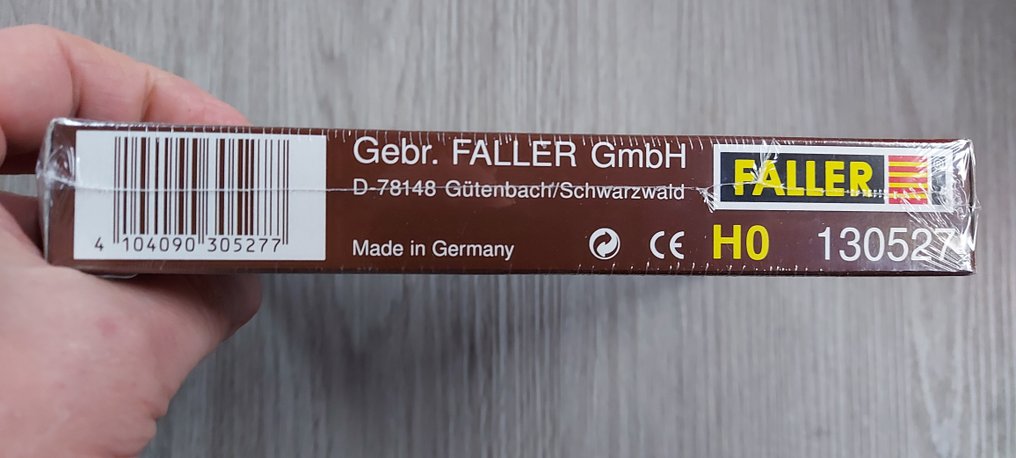 Faller H0 - 130527 - Modellvonat építőkészletek (1) - Készlet „Autó reklámtáblával” eredeti fóliába csomagolva, szorosan összeszövve. #2.1