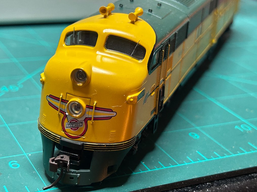 Broadway limited H0轨 - 618 - 柴油电力机车 (1) - EMD 7A - CNW #1.0