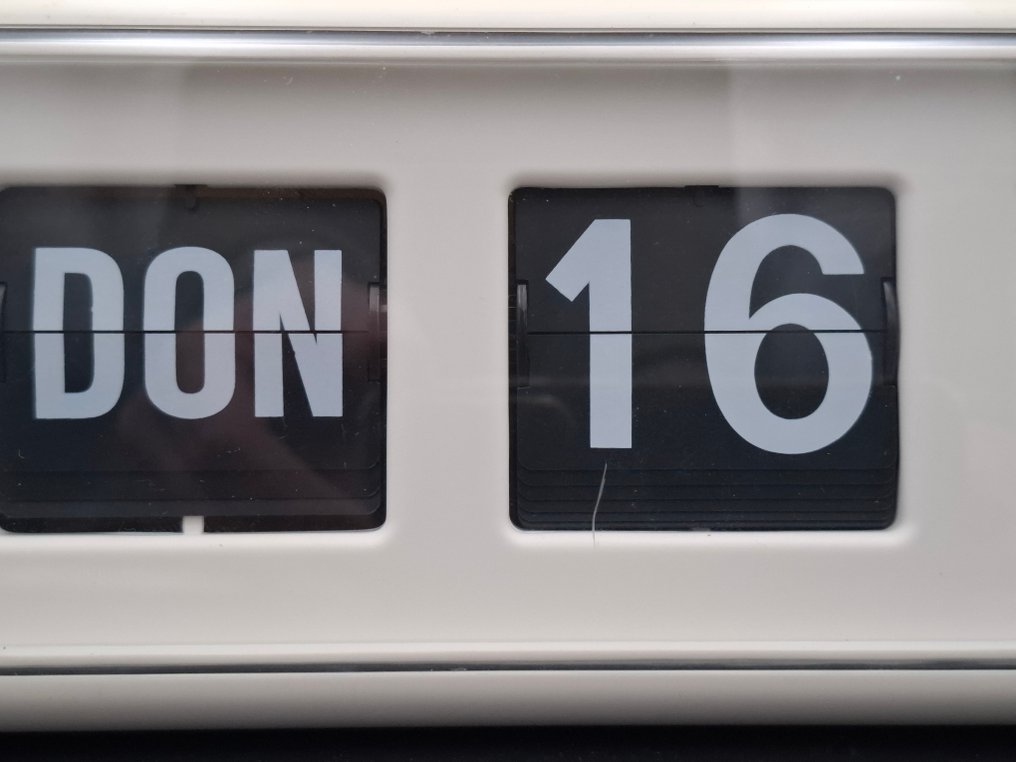 Flip clock, Table clock - TWEMCO Mid-century modern Plastic - 2017 #4.3