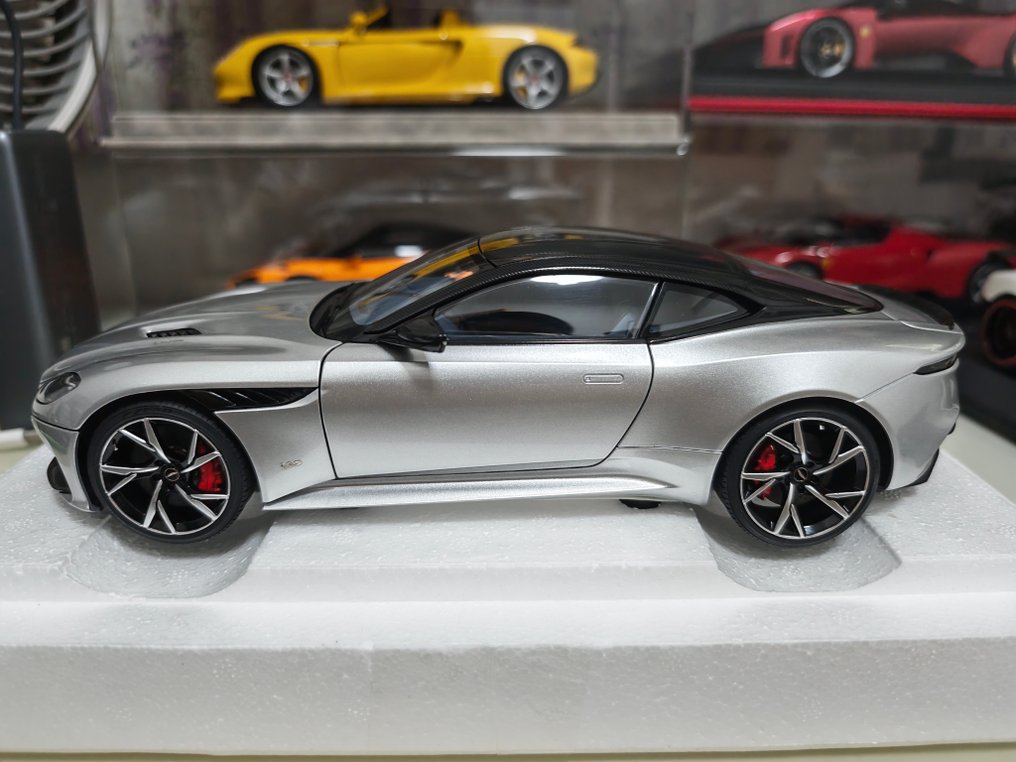 Autoart 1:18 - Modellbil - (very rare color) Aston Martin dbs superleggera lighting silver #1.0