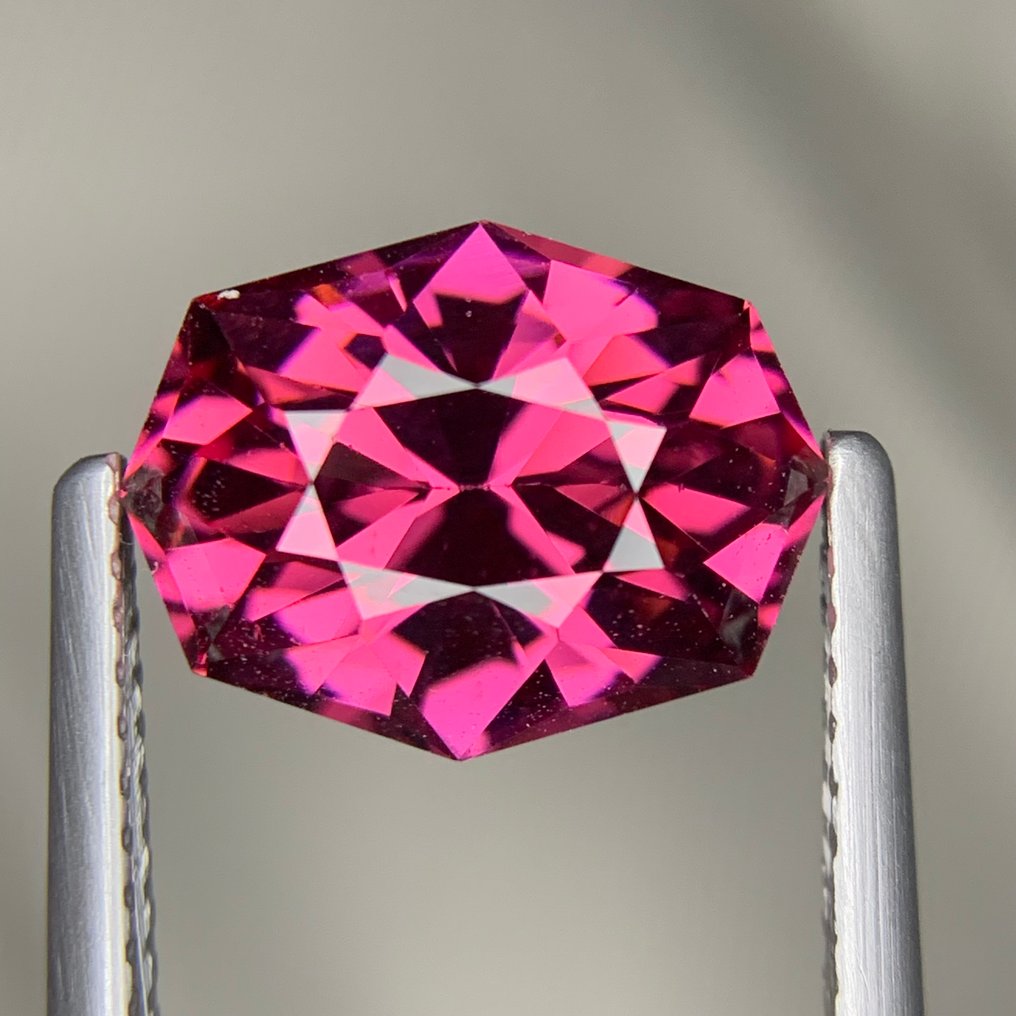 沒有保留價 - 1 pcs  粉色, 紫色 石榴石  - 3.88 ct - 國際有色寶石協會 (ICA GemLab) - Umbalite Garnet #1.0