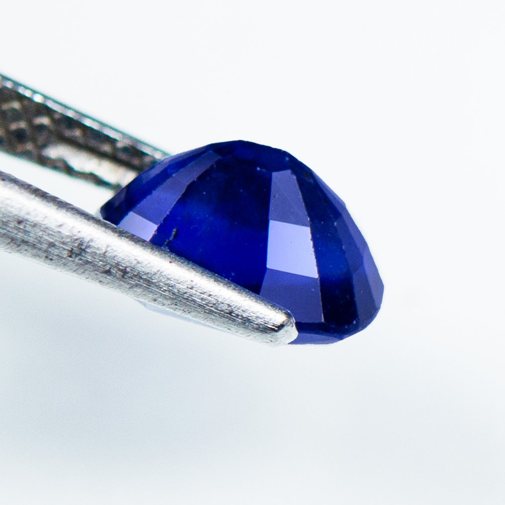 蓝色 蓝宝石  - 3.70 ct - Bellerophon 宝石实验室 - DeeplBlue #3.2