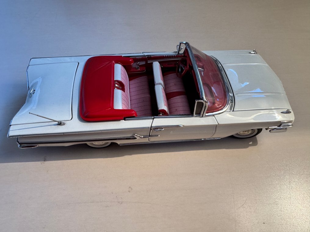 Danbury Mint 1:24 - Model car - Chevrolet Impala Convertible 1960 - With its original papers and the Certificate of authenticity. #1.0