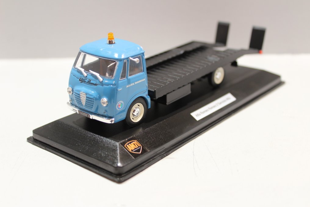 AM.71 1:43 - 模型汽车 - Alfa-Romeo Romeo 2 service Alfa porte-auto/dépannage 1/43. - 手工模型 #1.0