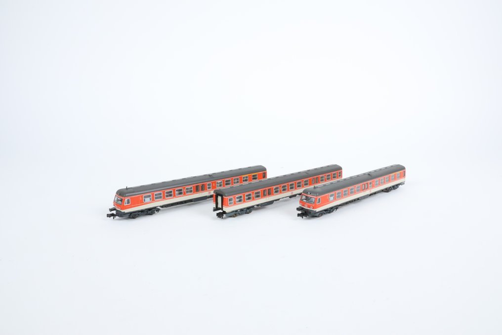 Fleischmann N - 7431, 7433 - Junayksikkö (2) - 3-osainen BR 614 dieseltreinstel - DB #1.0