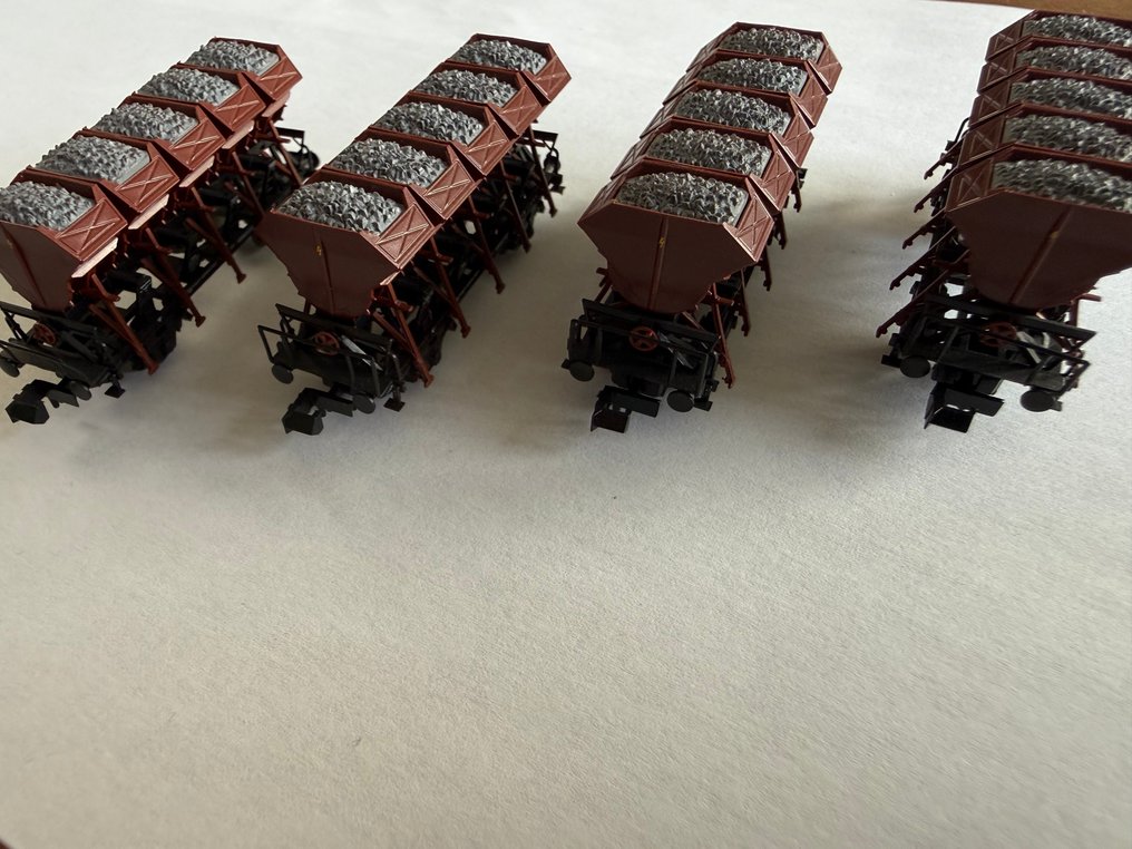 Roco N - 24008 - Set di vagoni merci di modellini di treni (1) - Set di quattro veicoli di trasporto. - DB #4.3