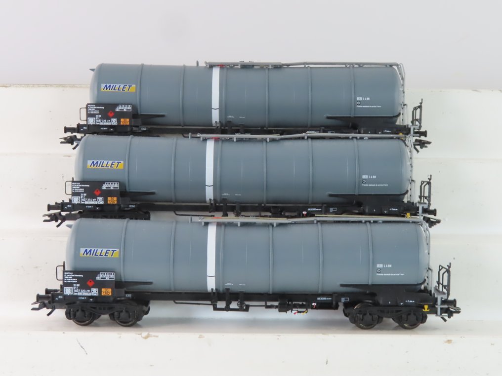 Märklin H0 - 00720-12/10/11 - Machetă tren transport marfă (3) - 3x vagoane-cisternă cu patru compartimente, inscripționate 'Millet'. - Privaat, MILLET (F) #1.0