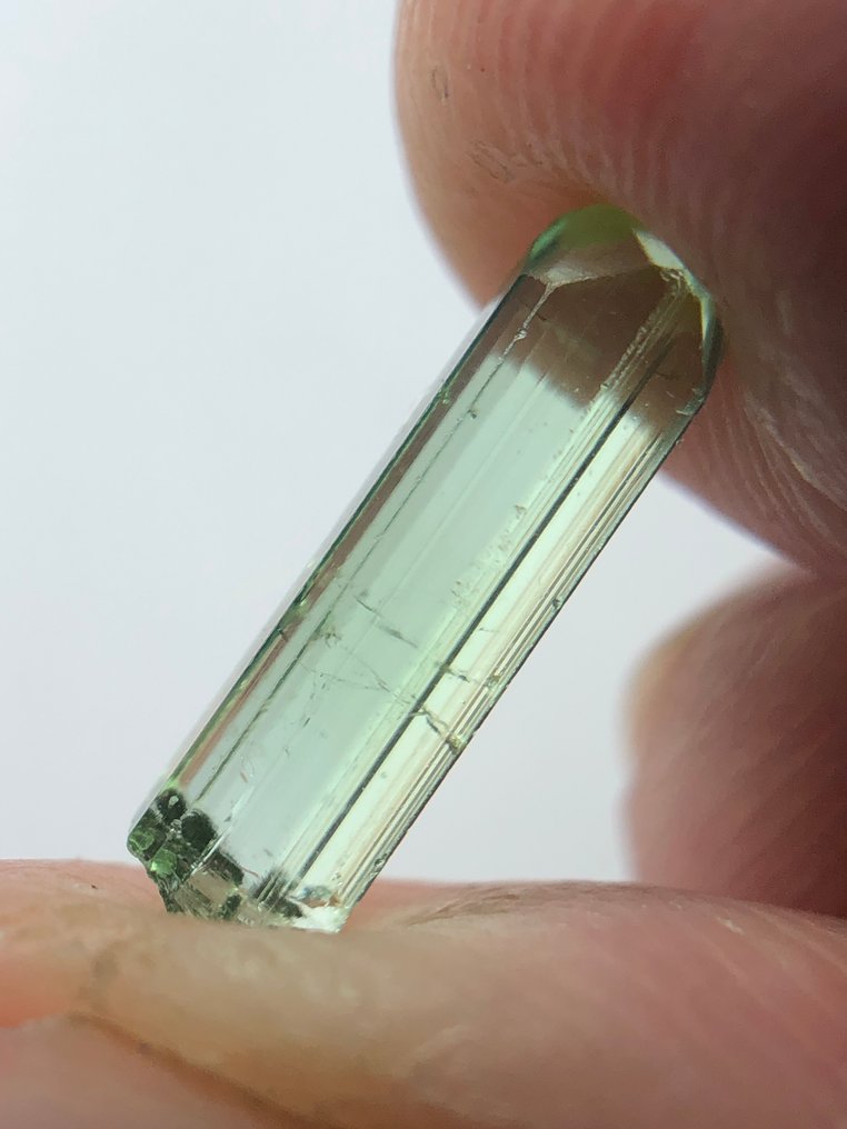 Φυσικοί Τελειωμένοι Πράσινοι Κρύσταλλοι Τουρμαλίνης / Ακατέργαστοι Κρύσταλλοι - Ύψος: 16 mm - Πλάτος: 6 mm- 1.46 g - (1) #2.1