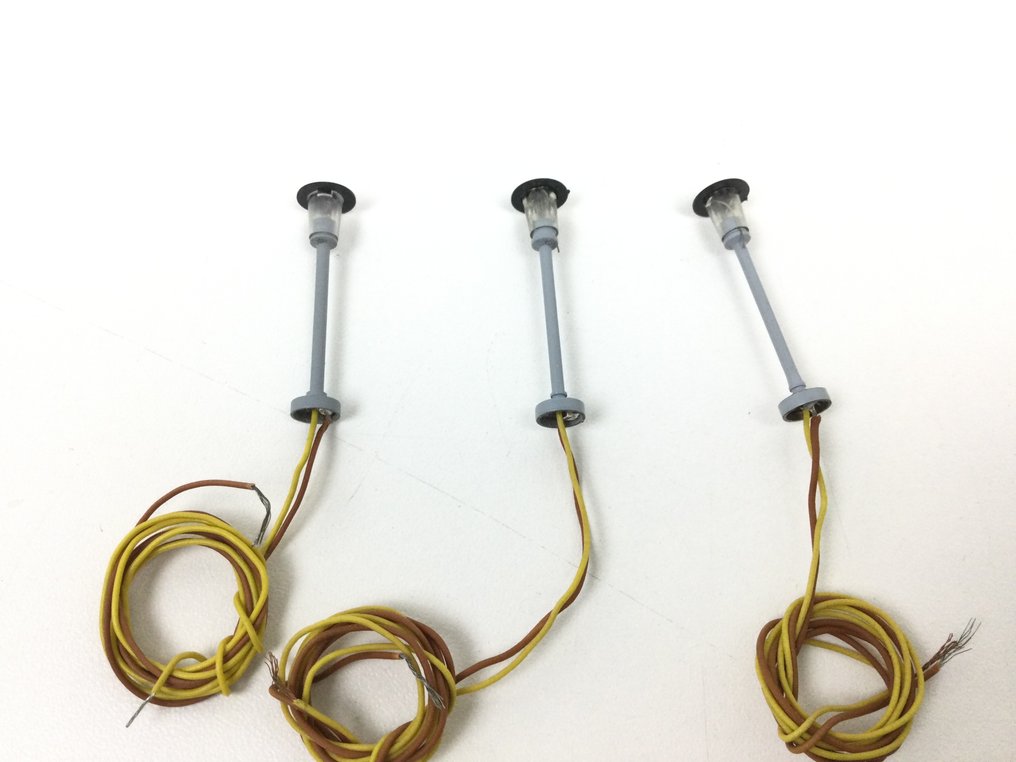 Viessmann N轨 - 模型火车照明 (20) - 16 个多样的灯，加上 3 个射灯，以及 2 个转向灯。 #3.2