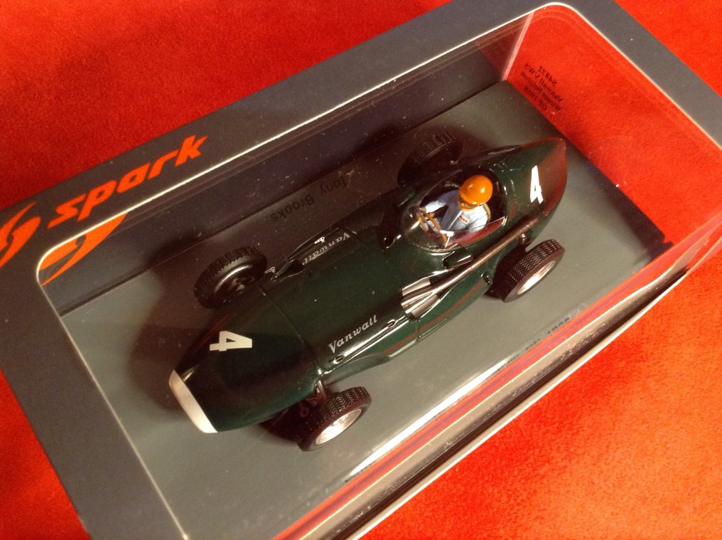 Spark 1:43 - 模型賽車 - ref. #S4872 Vanwall VW5 F.1 winner Belgian GP 1958 #4 Tony Brooks - 卓越品质——限量版,如今难得一见 #2.1