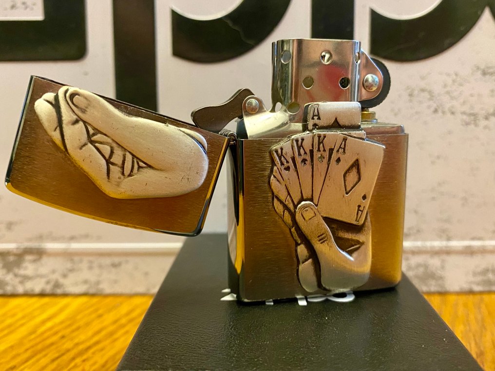 Zippo - JEU DE CARTES POKER - RELIEF - Sem preço de reserva - Isqueiro - Aço (aço inoxidável), Latão #1.0