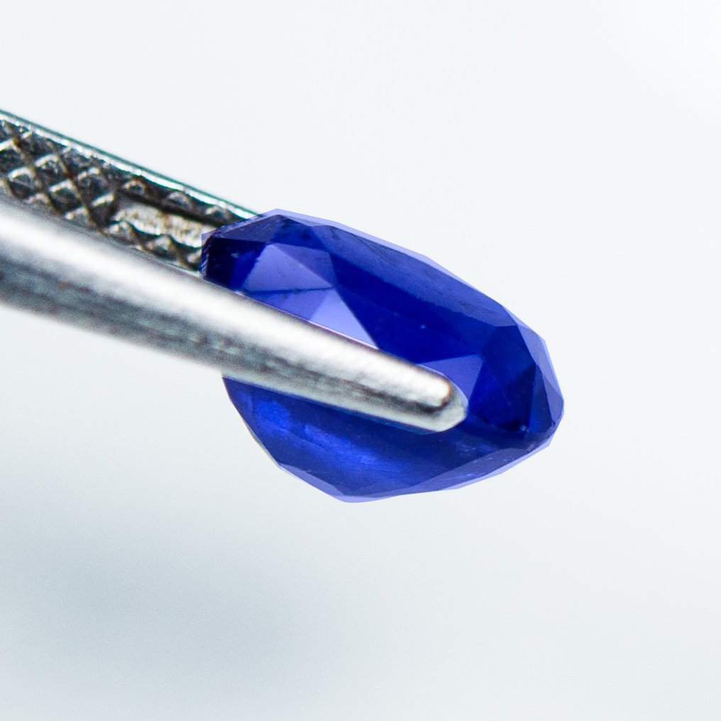 蓝色 蓝宝石  - 3.70 ct - Bellerophon 宝石实验室 - DeeplBlue #4.3