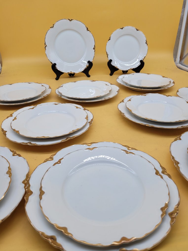 Hutschenreuther – Selb Bavaria – Speiseservice – Porzellan mit Goldrand - Dinner set (19) - Porcelain #1.0