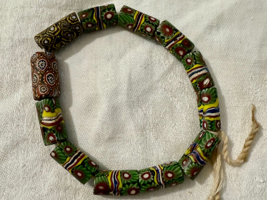 珠子項鏈 (12) - 贸易珠子或 millefiori 珠子 #1.0