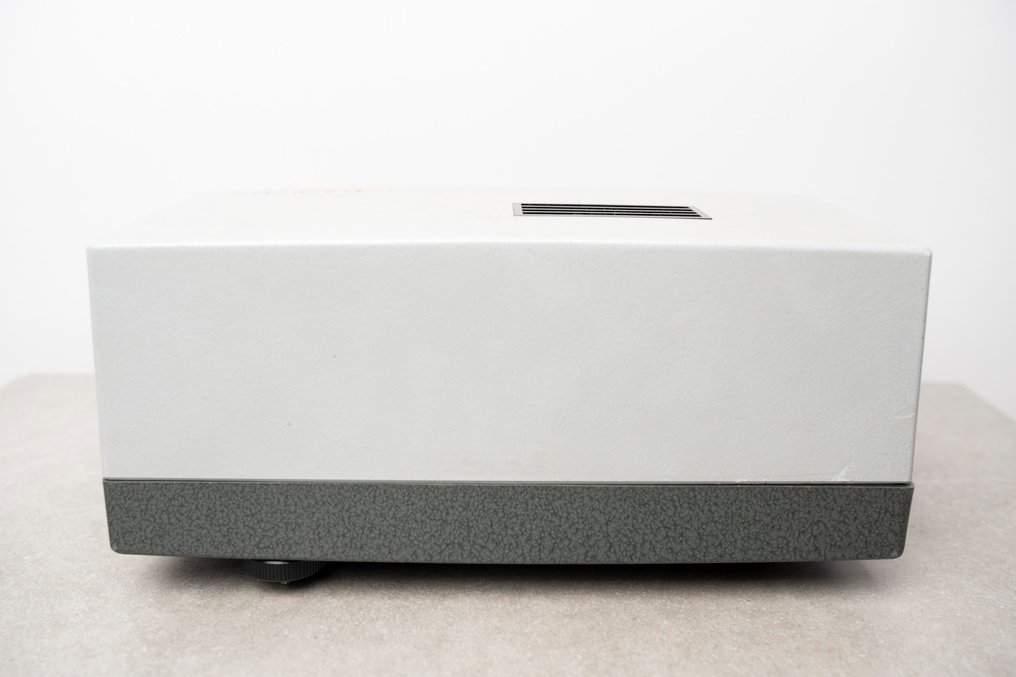 Leitz Pradovit RC Diaprojector #4.3