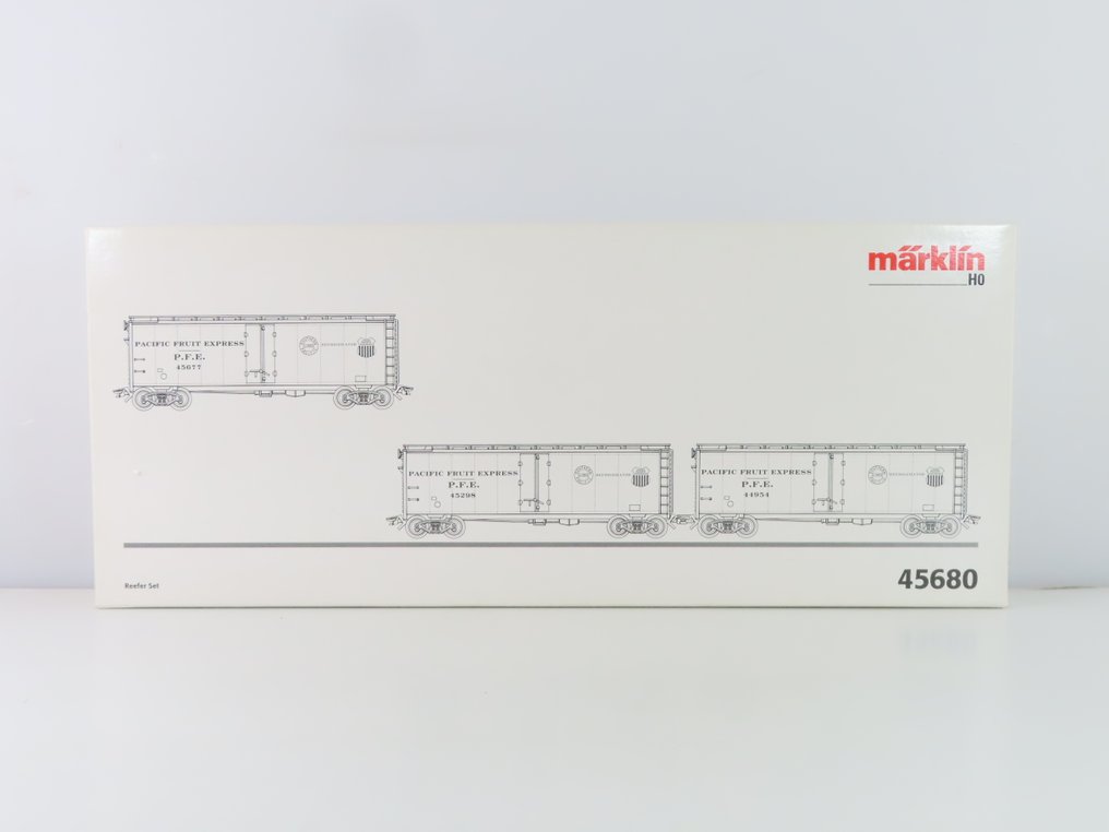 Märklin H0 - 45680 - Zestaw modeli wagonu towarowego (1) - Zestaw trzech wagonów towarowych z czterowózkowymi 'Boxcars' z nadrukiem 'Pacific Fruit Express'. - Union Pacific Railroad #3.2