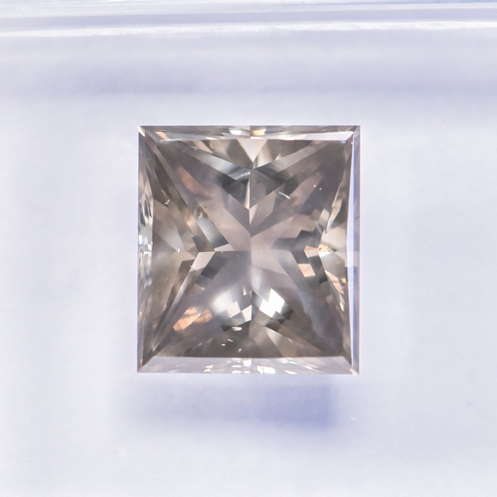 没有保留价 - 1 pcs 钻石  (天然色彩的)  - 2.30 ct - 矩形 - Fancy deep 稍帶棕色的, 稍帶綠色的 黄色 - SI1 微内含一级 - 国际宝石研究院（IGI） - VG #2.1