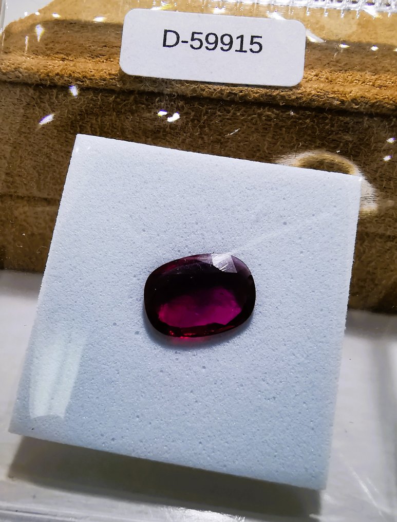 1 pcs  Red Ruby  - 2.35 ct - Instituto Gemólogico Español (IGE) #4.3