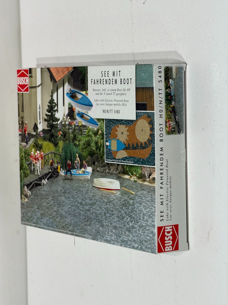 Busch H0 - Modellbahnbausätze (1) - Busch 5480 Meer mit beweglicher Boot, Kit mit Motor #1.0