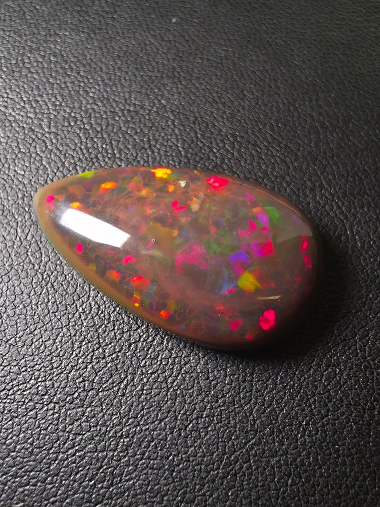 17.4克拉深色底部蛋白石,无处理 弧面形 - 高度: 29.2 mm - 宽度: 16.6 mm- 3.48 g #1.0