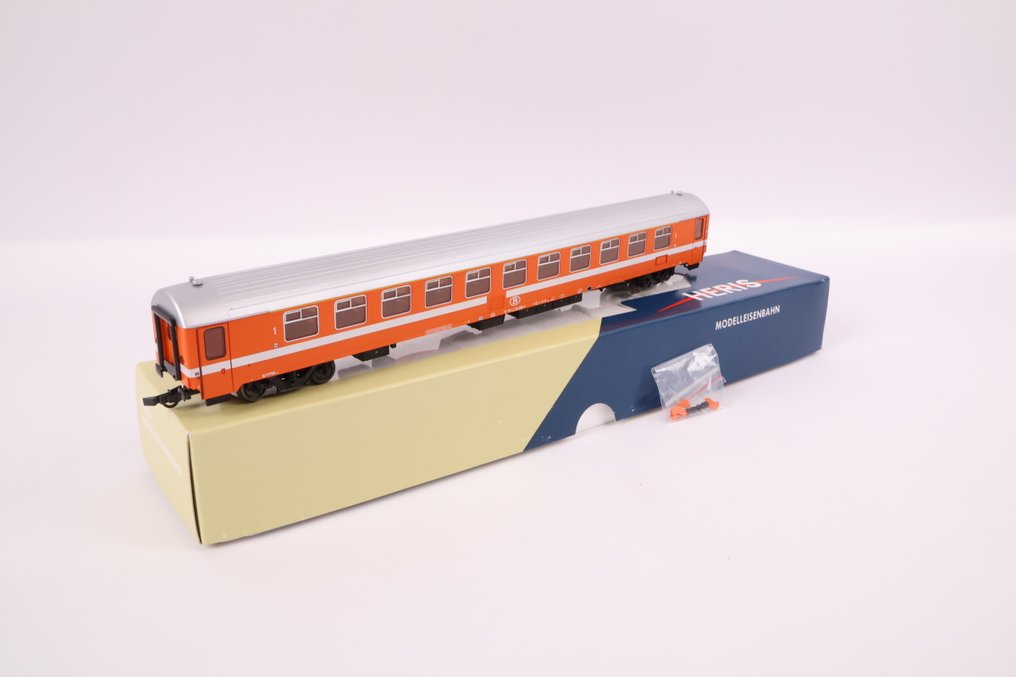 Heris H0 - 12160-1 - Model train passenger carriage (1) - Passenger carriage I10A, C1 orange, first class - NMBS #1.0