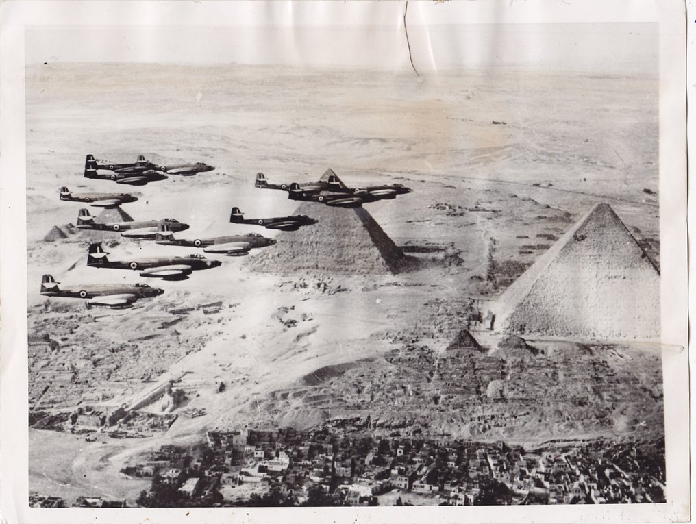 Associated  Press - British bombers over the Great Pyramid of Giza #4.3