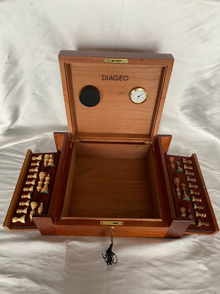 西洋棋套裝 - Antiguo - 手工制作的雪茄加湿器和湿度计，采用木材和铜件制成。 #3.2