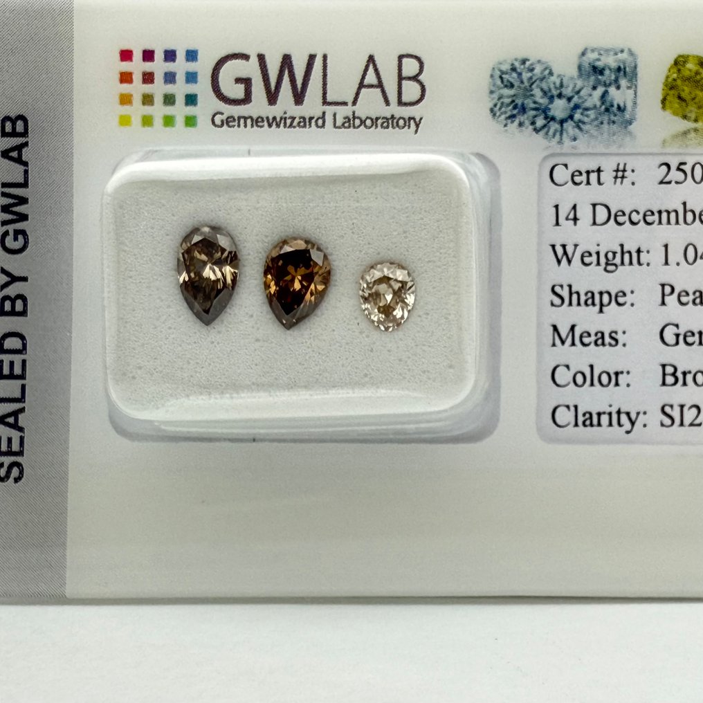 没有保留价 - 3 pcs 钻石  (天然色彩的)  - 1.04 ct - 梨形 棕色 - SI2 微内含二级, SI2 微内三含级 - Gemewizard宝石实验室（GWLab） #3.2