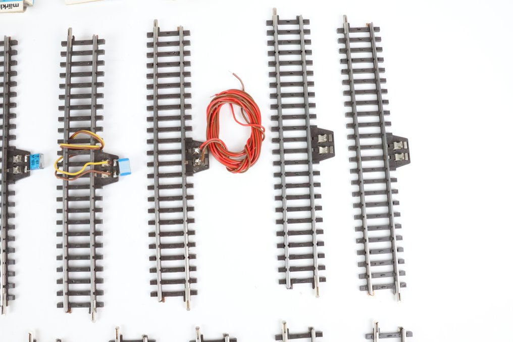 Märklin H0 - 模型火車軌道 (19) - K-rails contact- en aansluitrails #4.3
