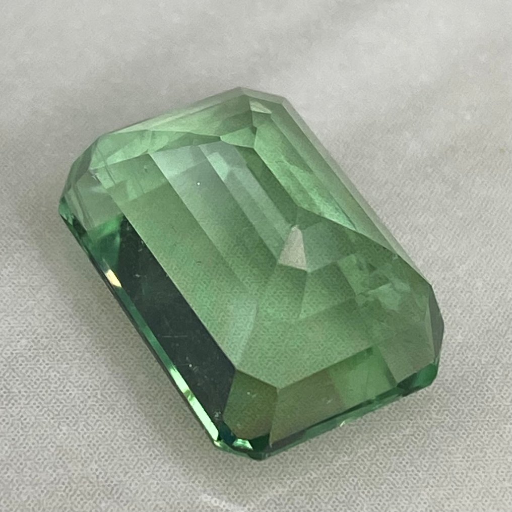 沒有保留價 綠色 螢石  - 11.26 ct - 國際有色寶石協會 (ICA GemLab) - Precision Cut #4.3