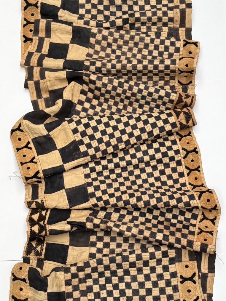 裙子长度为430厘米。 - 地毯 - Shoowa-Kuba - 刚果（金）  (没有保留价) #2.1