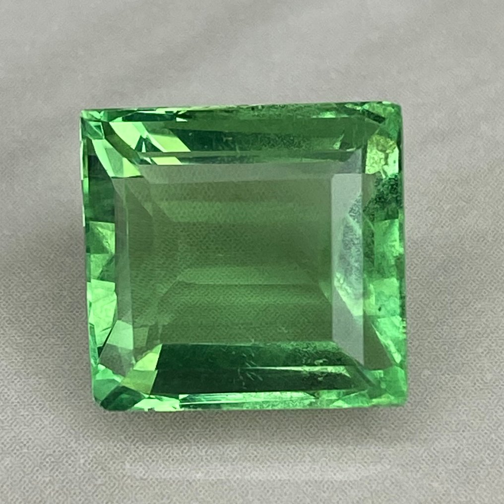 Zonder minimumprijs Groen Fluoriet  - 12.54 ct - nternational Colored Gemstone Association (ICA GemLab) - Top precisie snede #1.0