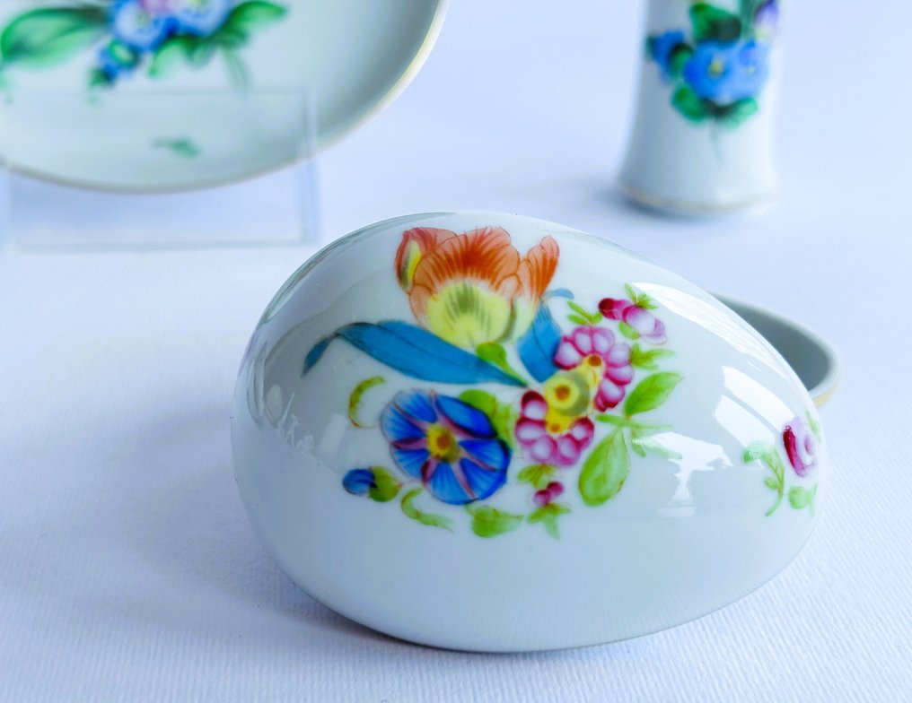 Herend - Βάζο (4) -  Herend «Spring Flower Bouquets» – Πασχαλινό κουτί σε σχήμα αυγού, βάζο, πιατέλα για ξηρούς καρπούς  - Πορσελάνη #3.2