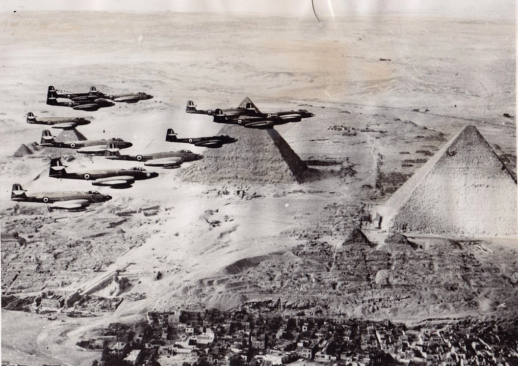 Associated  Press - British bombers over the Great Pyramid of Giza #1.0