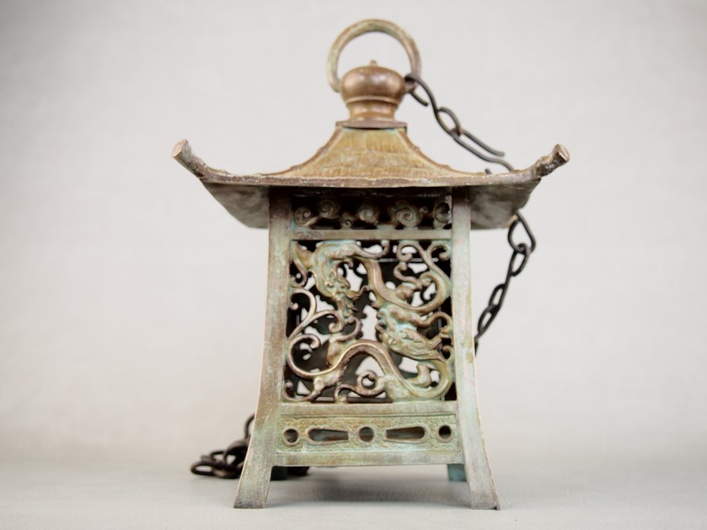 Iron Japanese Hanging Lantern 吊り灯篭 - Hanging lamp - Attractive hanging lantern with a lattice pattern of dragons from the Meiji period (1868-1912) - Iron #3.2