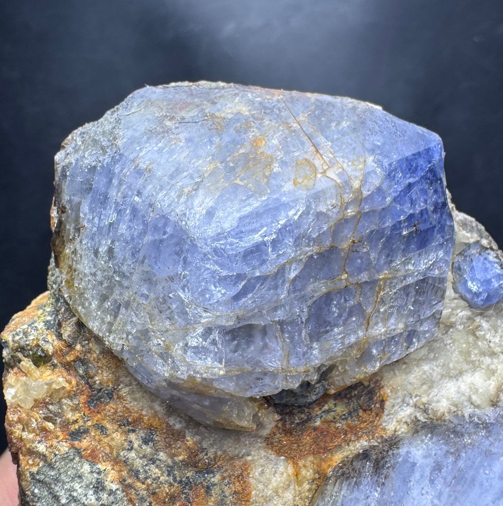 ΟΥΑΟΥ! Τεράστιο Hackmanite. Κρύσταλλοι στη μήτρα - Ύψος: 62 mm - Πλάτος: 96 mm- 508 g - (1) #1.0