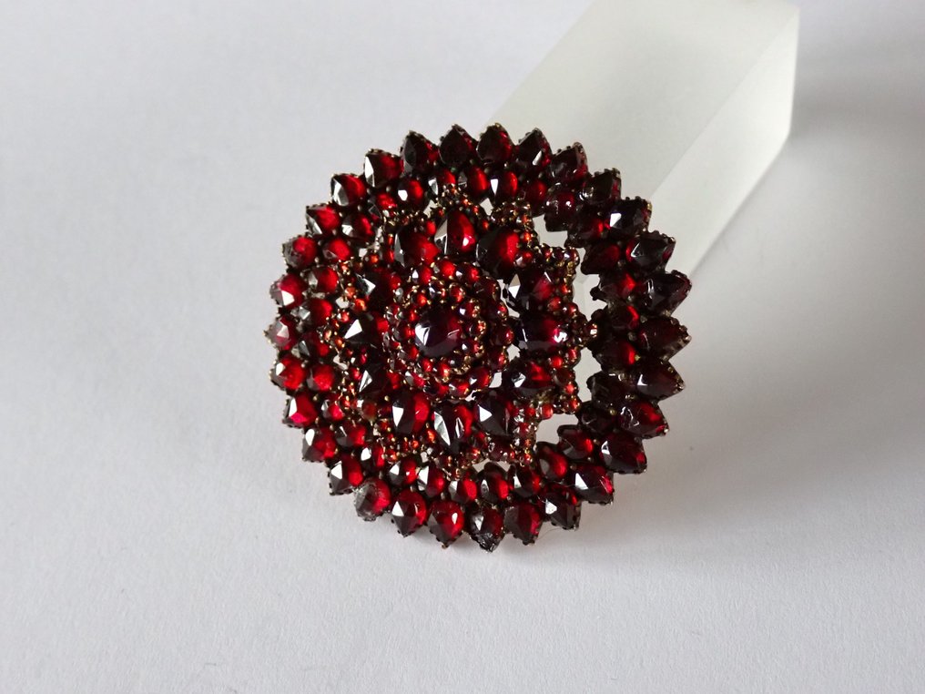 χωρίς τιμή ασφαλείας - Καρφίτσα Gold-plated - Μπουχέμσες Στερ Γρανάτη #1.0