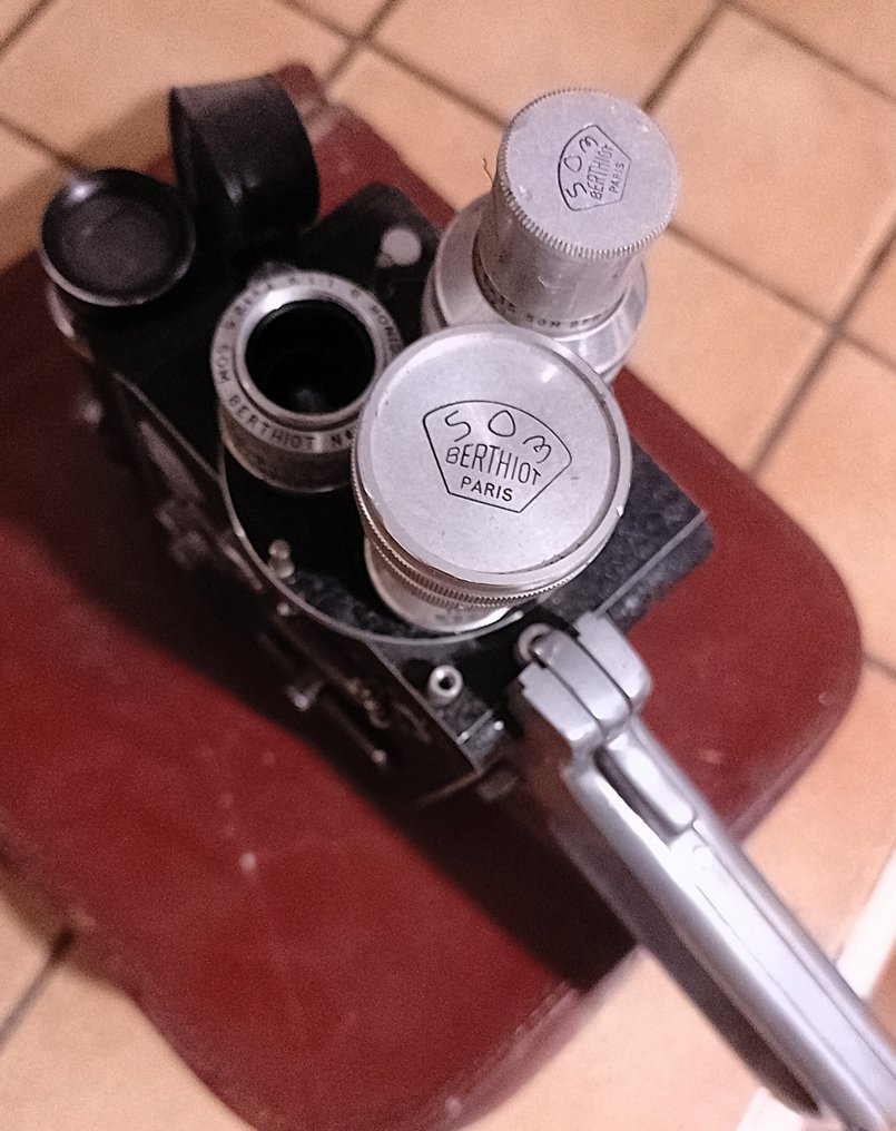 Leveque LD8 + 1.9/F12.5 mm - 3.5/F50 mm - 3.5/F35 mm Video8 camera #1.0