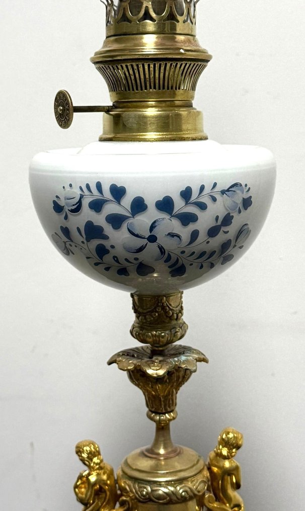 Sculptură, Brons item met twee ormolu figuren en olielamp - 75 cm - Bronz placat cu aur + bronz + sticlă pictată manual - sfârșitul secolului al XIX-lea #4.3