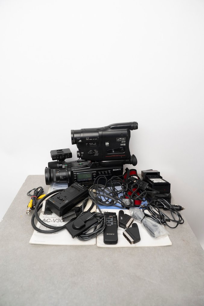 Sony CCD-V900E // Metz mecavision CB 12 S-VHS-C camera #1.0