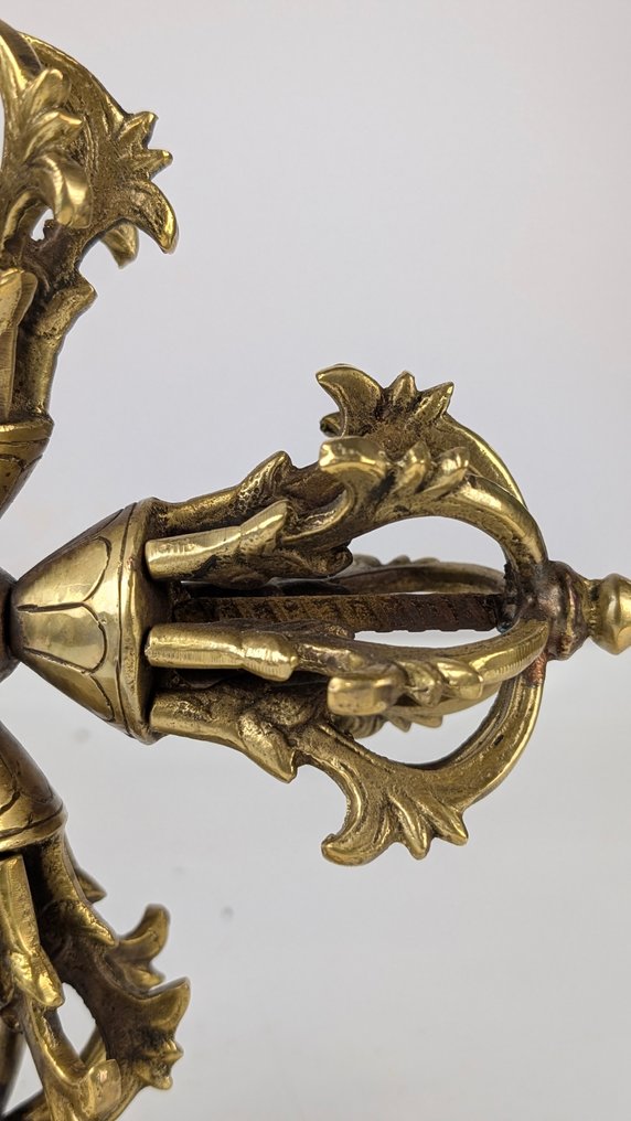 Dorje, which means diamond and lightning in Sanskrit, is a term that signifies both. - Antique - Bronze, Steel - 1980 - handmade #1.0