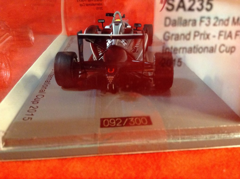 Spark 1:43 - Rennwagenmodell - ref. #SA235 Dallara F312 VW 2° Macau F3 Grand Prix 2015 #15 Charles Leclerc - Ausgezeichnete Qualität - Limitierte Auflage - Heute schwer zu finden - nummeriert #092 von nur 300 #3.2