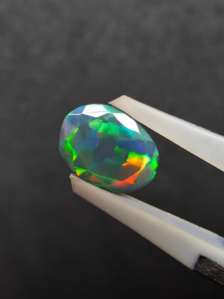 1,6 tcw Zwarte Opaal Facetté- 0.32 g #4.3