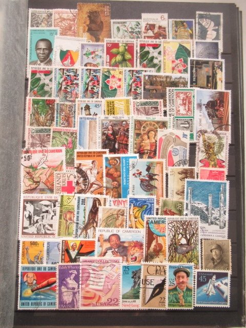 Lumea - Examinând cu atenție, colecție de timbre în mai multe albume. #3.2