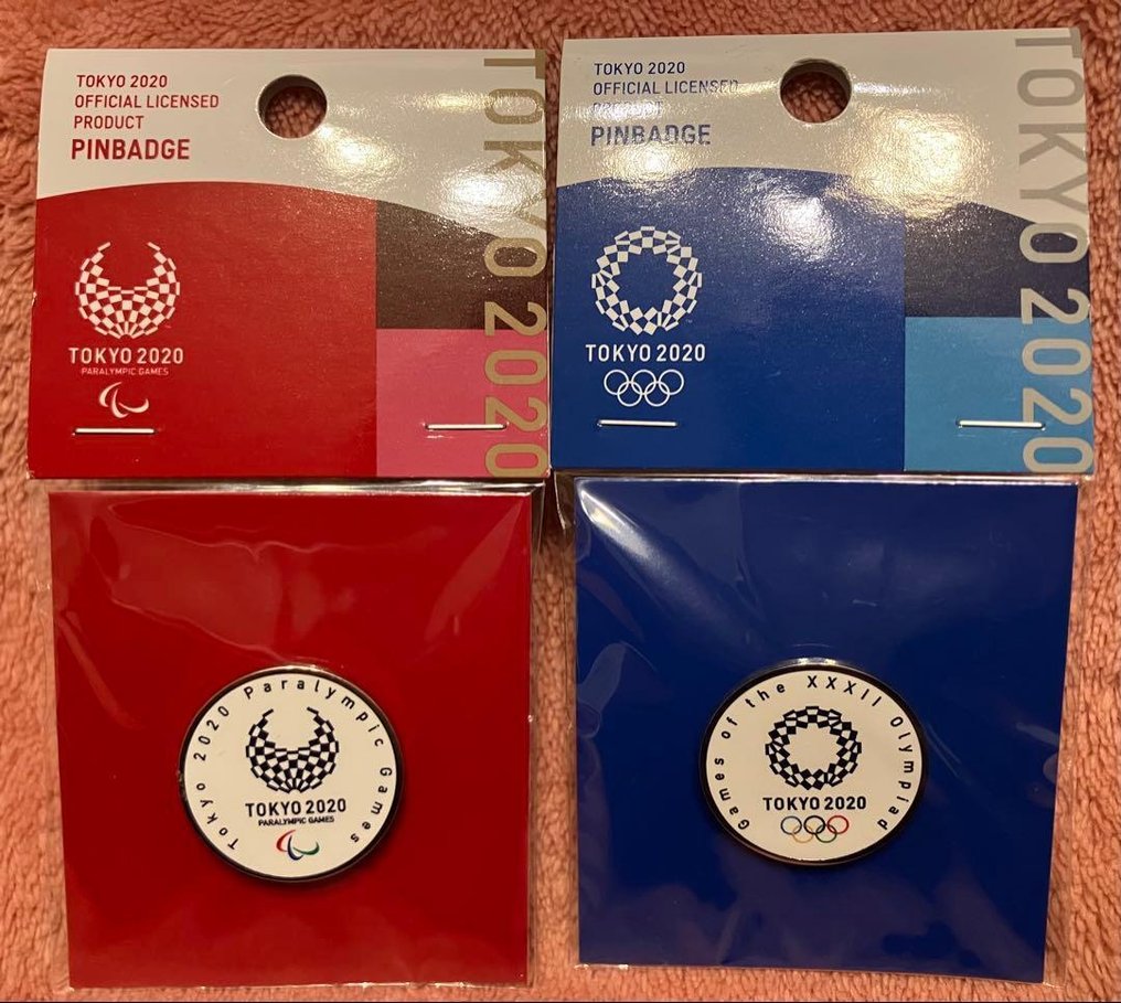 Crachá Tokyo 2020 Olympic & Paralympic Games — Official Round Pin Badge Set (Red & Blue), New - Japão - Século XXI #1.0