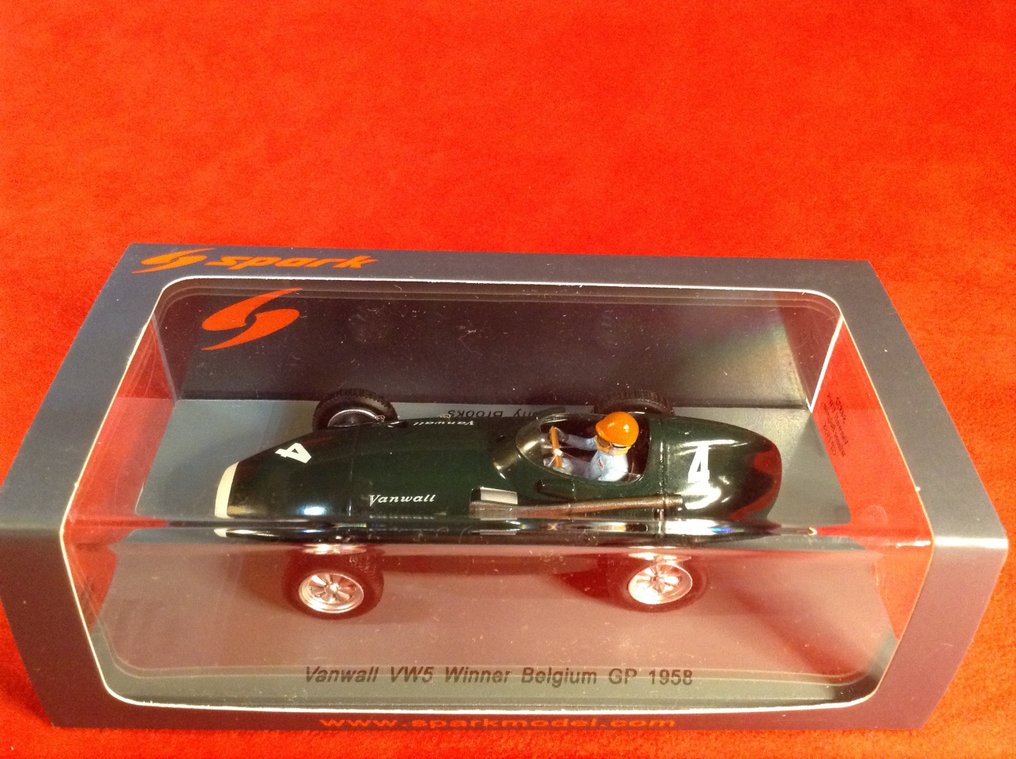 Spark 1:43 - 模型賽車 - ref. #S4872 Vanwall VW5 F.1 winner Belgian GP 1958 #4 Tony Brooks - 卓越品质——限量版,如今难得一见 #1.0