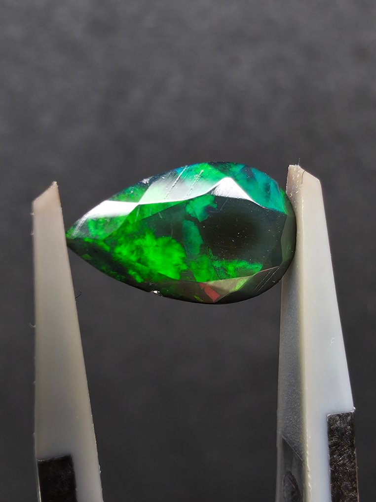 1.65tcw Musta opaali Faceted- 0.33 g #3.2